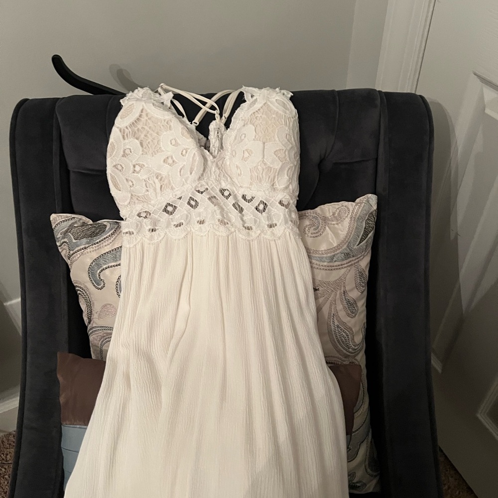 Elegant White Lace Dress absolutely beautiful perfect for summer or engagement!
